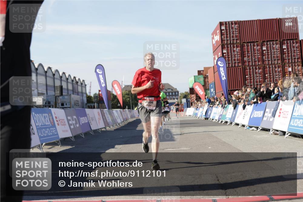 03.10.2025 - Köhlbrandbrückenlauf Jannik Wohlers http://msf.ph/oto/9112101 03.10.2025 13:00:52 Ziel 4018, 4069, 4177, 4763, 4820, 6042, 6464, 6525 meine-sportfotos.de