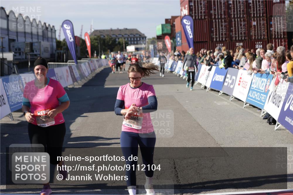 03.10.2025 - Köhlbrandbrückenlauf Jannik Wohlers http://msf.ph/oto/9112104 03.10.2025 13:31:01 Ziel 4715, 4734, 5005, 5142, 5185, 5206, 5349, 5402, 5938, 6375, 6537 meine-sportfotos.de