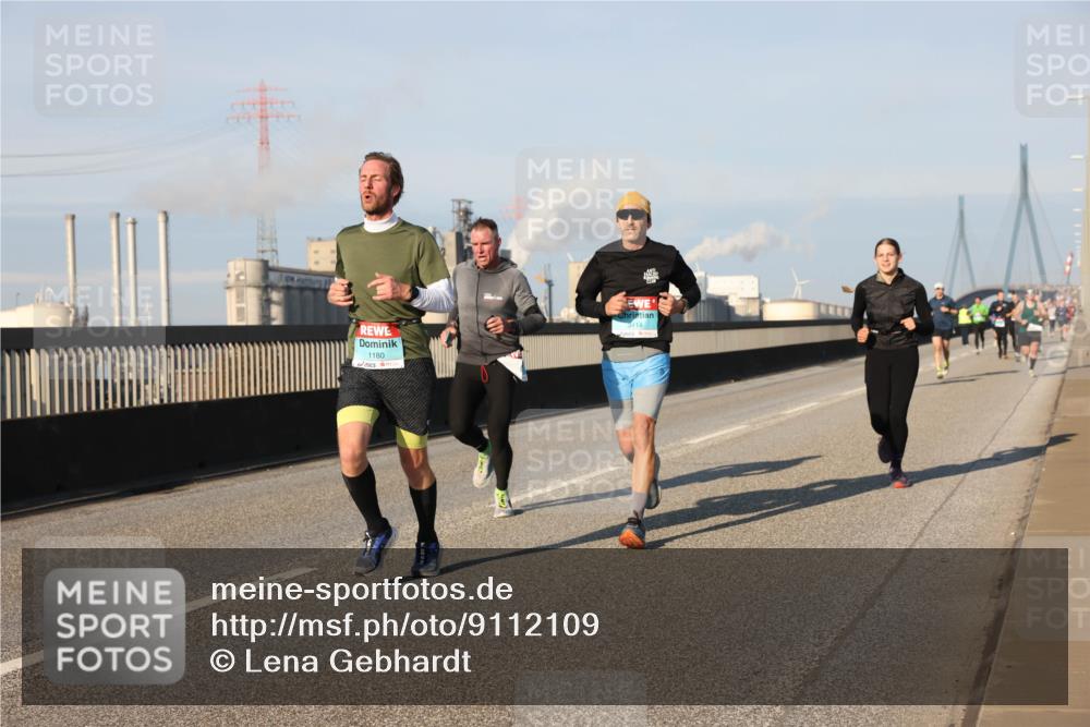 03.10.2025 - Köhlbrandbrückenlauf Lena Gebhardt http://msf.ph/oto/9112109 03.10.2025 09:42:16 Position 2 1180, 3414 meine-sportfotos.de