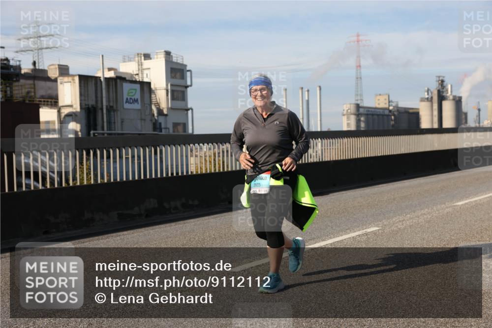 03.10.2025 - Köhlbrandbrückenlauf Lena Gebhardt http://msf.ph/oto/9112112 03.10.2025 10:15:51 Position 2 2603 meine-sportfotos.de