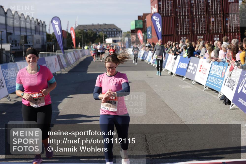 03.10.2025 - Köhlbrandbrückenlauf Jannik Wohlers http://msf.ph/oto/9112115 03.10.2025 13:31:01 Ziel 4715, 4734, 5005, 5142, 5185, 5206, 5349, 5402, 5938, 6375, 6537 meine-sportfotos.de