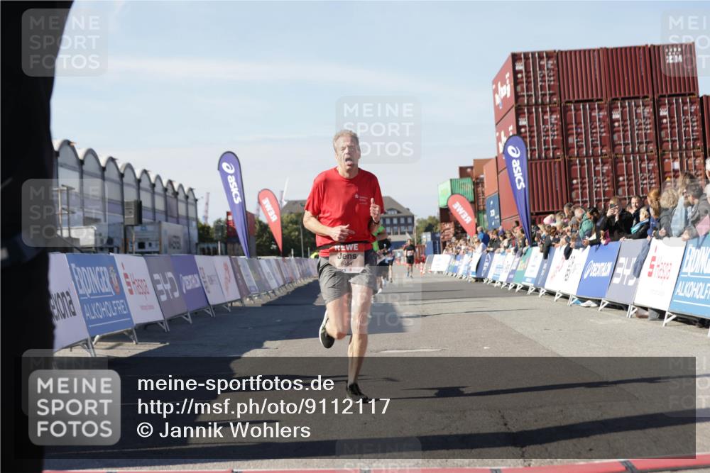 03.10.2025 - Köhlbrandbrückenlauf Jannik Wohlers http://msf.ph/oto/9112117 03.10.2025 13:00:52 Ziel 4018, 4069, 4177, 4763, 4820, 6042, 6464, 6525 meine-sportfotos.de