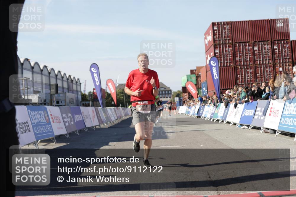 03.10.2025 - Köhlbrandbrückenlauf Jannik Wohlers http://msf.ph/oto/9112122 03.10.2025 13:00:52 Ziel 4018, 4069, 4177, 4763, 4820, 6042, 6464, 6525 meine-sportfotos.de