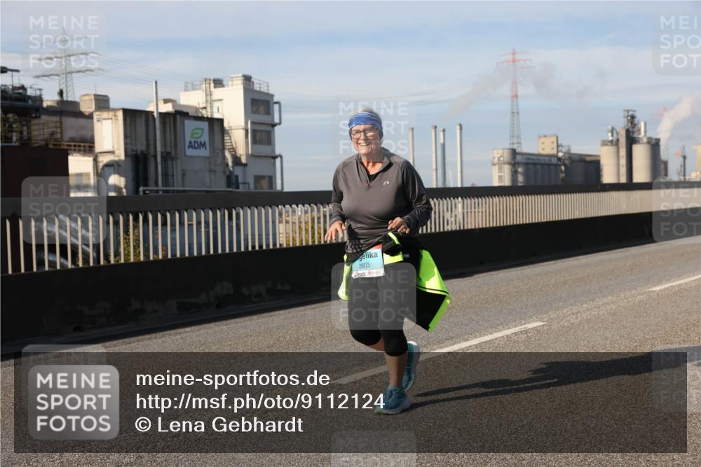 03.10.2025 - Köhlbrandbrückenlauf Lena Gebhardt http://msf.ph/oto/9112124 03.10.2025 10:15:51 Position 2 2603 meine-sportfotos.de