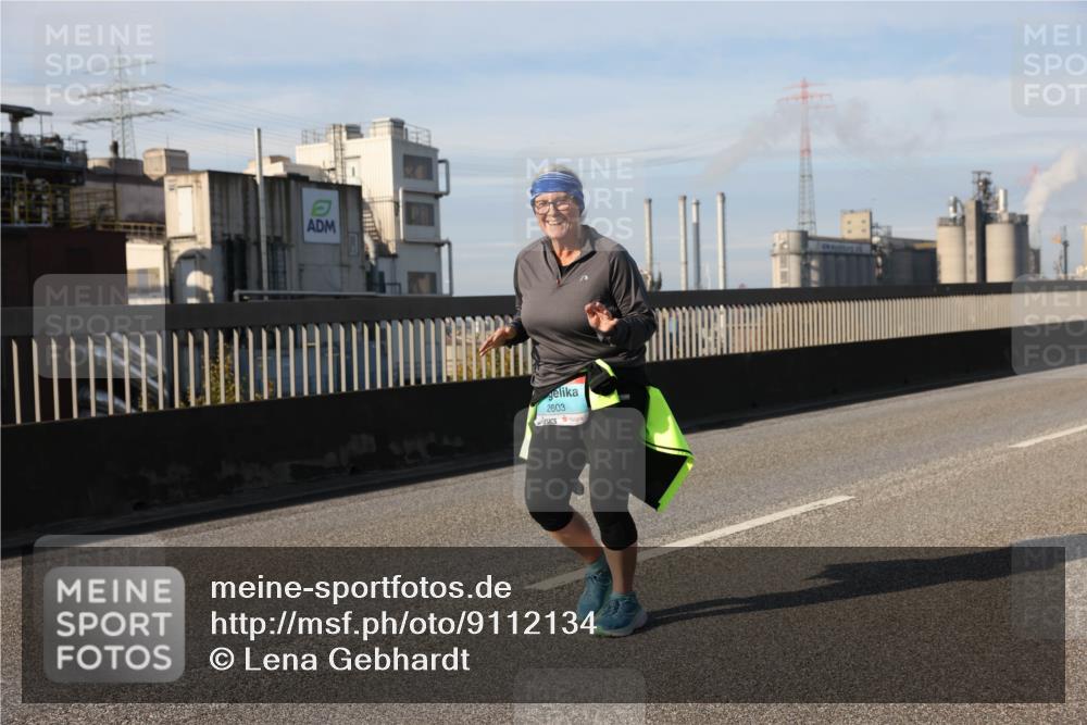 03.10.2025 - Köhlbrandbrückenlauf Lena Gebhardt http://msf.ph/oto/9112134 03.10.2025 10:15:51 Position 2 2603 meine-sportfotos.de