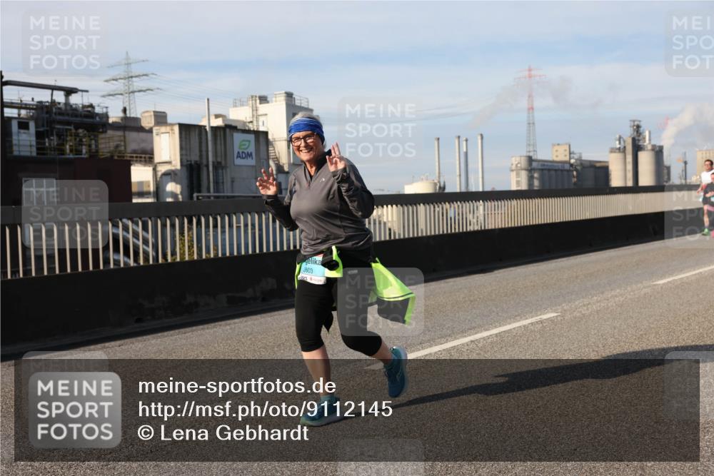 03.10.2025 - Köhlbrandbrückenlauf Lena Gebhardt http://msf.ph/oto/9112145 03.10.2025 10:15:51 Position 2 2603 meine-sportfotos.de