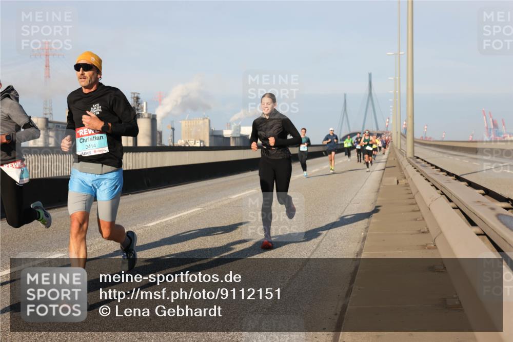 03.10.2025 - Köhlbrandbrückenlauf Lena Gebhardt http://msf.ph/oto/9112151 03.10.2025 09:42:17 Position 2 3414 meine-sportfotos.de