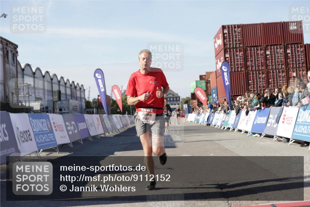 03.10.2025 - Köhlbrandbrückenlauf Jannik Wohlers http://msf.ph/oto/9112152 03.10.2025 13:00:53 Ziel 4018, 4069, 4177, 4820, 6042, 6464, 6525 meine-sportfotos.de