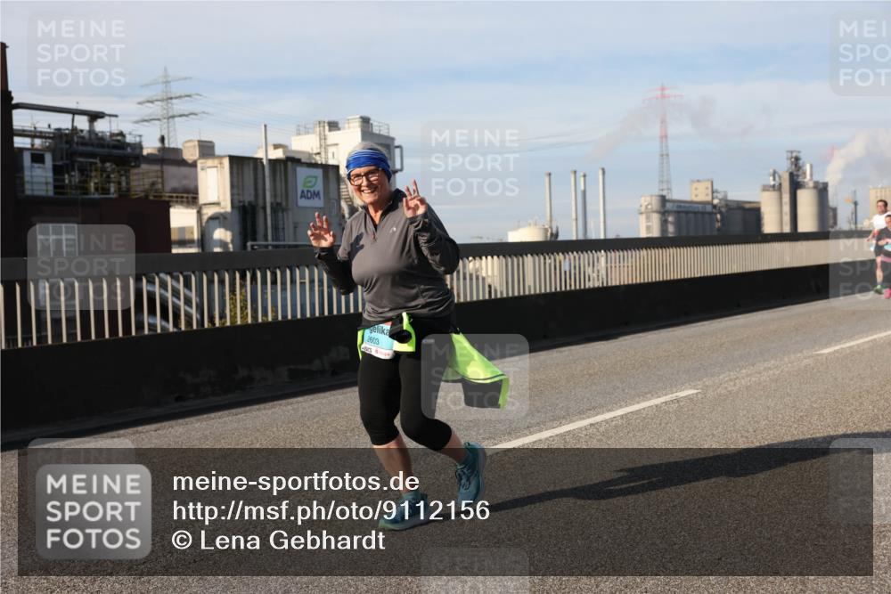 03.10.2025 - Köhlbrandbrückenlauf Lena Gebhardt http://msf.ph/oto/9112156 03.10.2025 10:15:51 Position 2 2603 meine-sportfotos.de
