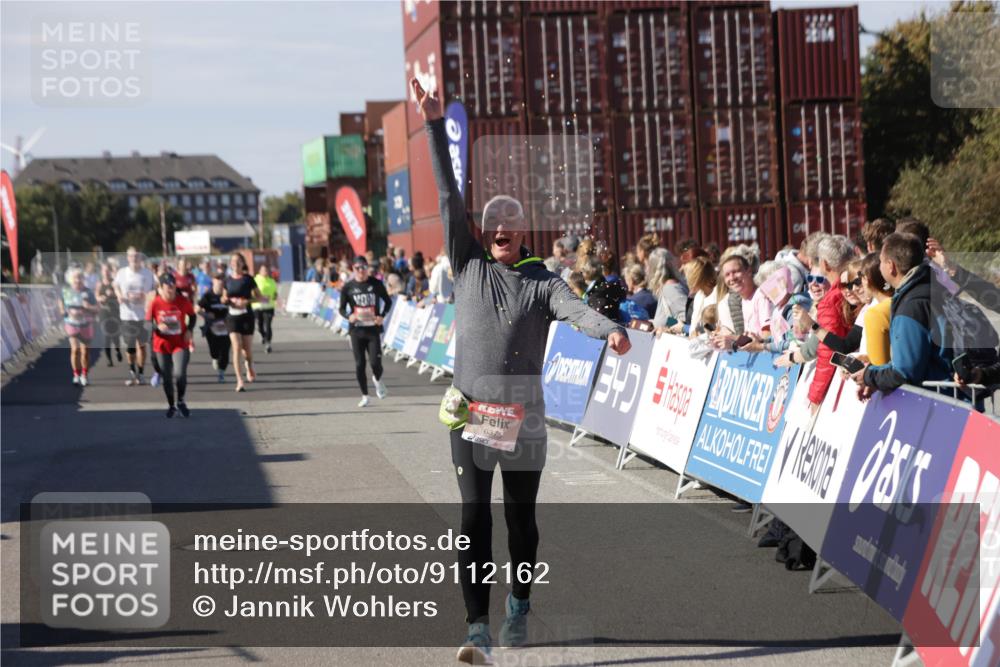 03.10.2025 - Köhlbrandbrückenlauf Jannik Wohlers http://msf.ph/oto/9112162 03.10.2025 13:31:07 Ziel 4734, 5185, 5206, 5349, 5938, 6375 meine-sportfotos.de