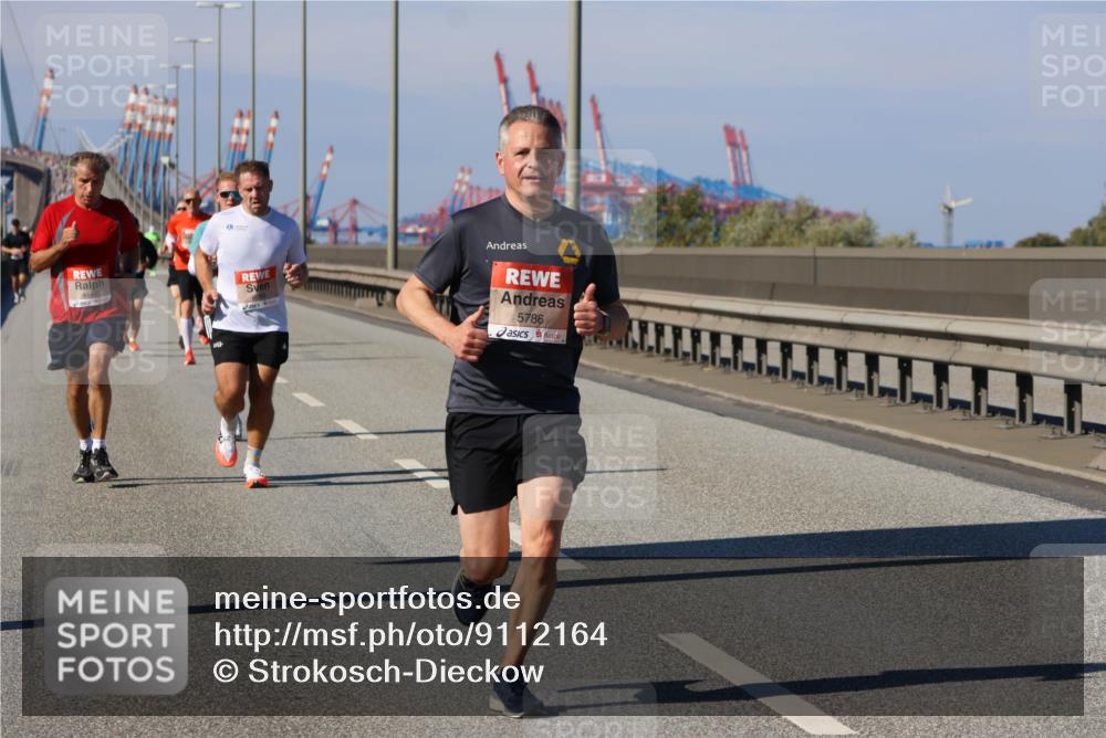 03.10.2025 - Köhlbrandbrückenlauf Strokosch-Dieckow http://msf.ph/oto/9112164 03.10.2025 12:41:03 Position 3 4142, 5786 meine-sportfotos.de