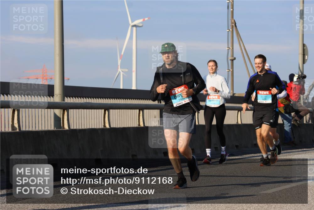 03.10.2025 - Köhlbrandbrückenlauf Strokosch-Dieckow http://msf.ph/oto/9112168 03.10.2025 09:45:28 Position 2 1489, 1229, 3808 meine-sportfotos.de