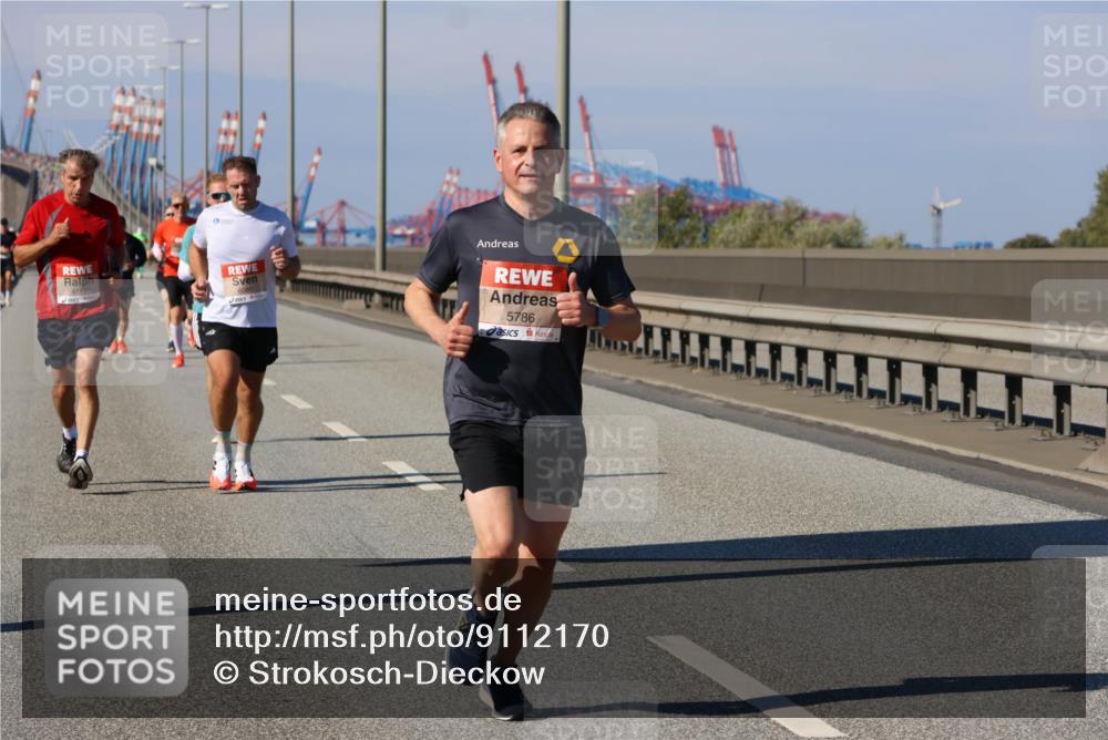 03.10.2025 - Köhlbrandbrückenlauf Strokosch-Dieckow http://msf.ph/oto/9112170 03.10.2025 12:41:03 Position 3 5786 meine-sportfotos.de