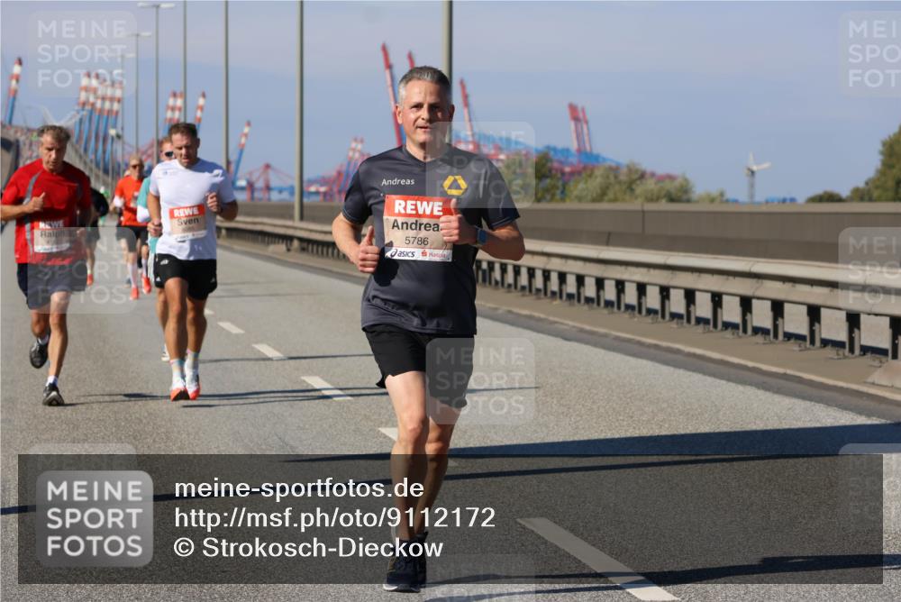 03.10.2025 - Köhlbrandbrückenlauf Strokosch-Dieckow http://msf.ph/oto/9112172 03.10.2025 12:41:03 Position 3 5786 meine-sportfotos.de
