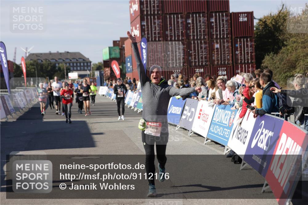 03.10.2025 - Köhlbrandbrückenlauf Jannik Wohlers http://msf.ph/oto/9112176 03.10.2025 13:31:07 Ziel 4734, 5185, 5206, 5349, 5938, 6375 meine-sportfotos.de