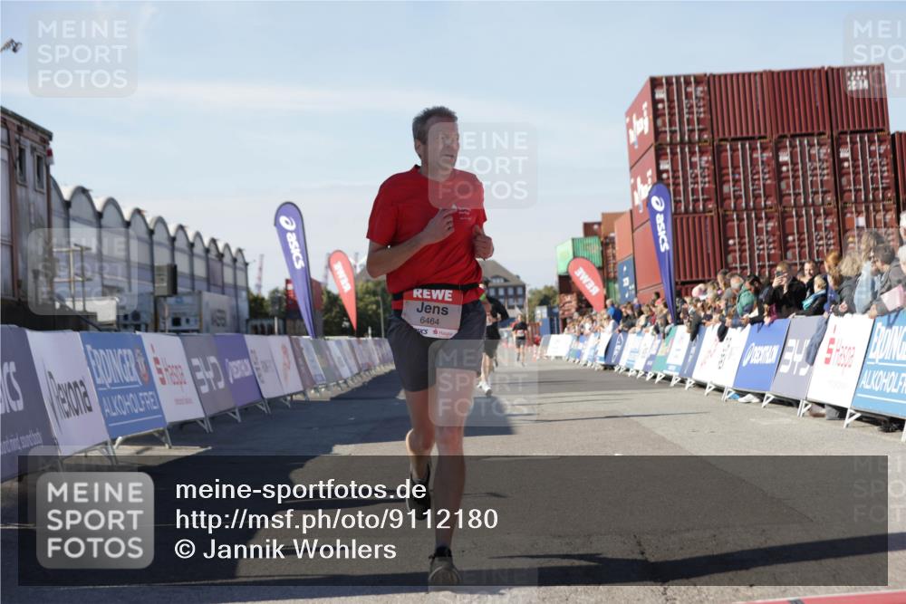 03.10.2025 - Köhlbrandbrückenlauf Jannik Wohlers http://msf.ph/oto/9112180 03.10.2025 13:00:53 Ziel 4018, 4069, 4177, 4820, 6042, 6464, 6525 meine-sportfotos.de