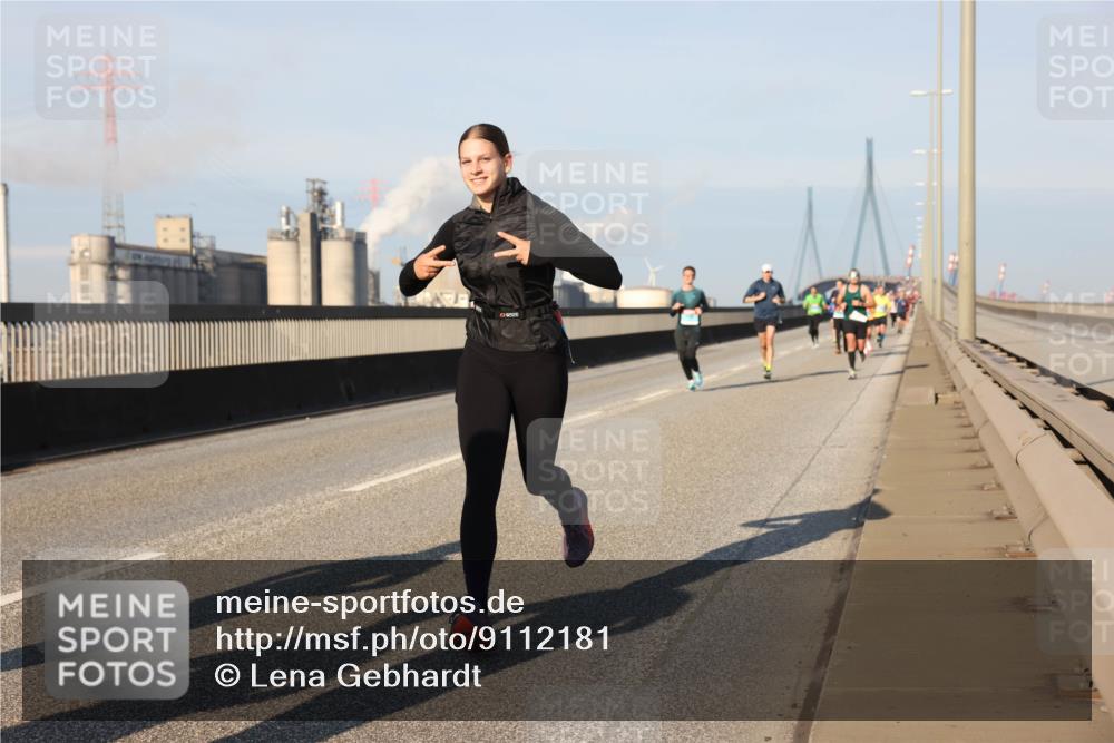 03.10.2025 - Köhlbrandbrückenlauf Lena Gebhardt http://msf.ph/oto/9112181 03.10.2025 09:42:17 Position 2  meine-sportfotos.de