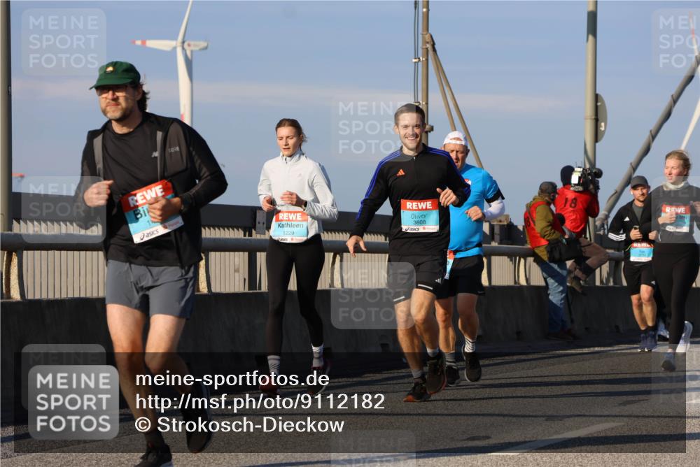 03.10.2025 - Köhlbrandbrückenlauf Strokosch-Dieckow http://msf.ph/oto/9112182 03.10.2025 09:45:28 Position 2 1229, 3808 meine-sportfotos.de