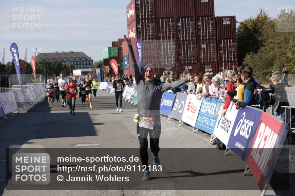 03.10.2025 - Köhlbrandbrückenlauf Jannik Wohlers http://msf.ph/oto/9112183 03.10.2025 13:31:07 Ziel 4734, 5185, 5206, 5349, 5938, 6375 meine-sportfotos.de