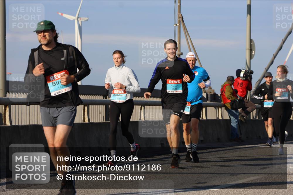 03.10.2025 - Köhlbrandbrückenlauf Strokosch-Dieckow http://msf.ph/oto/9112186 03.10.2025 09:45:29 Position 2 1489, 1229, 3808 meine-sportfotos.de