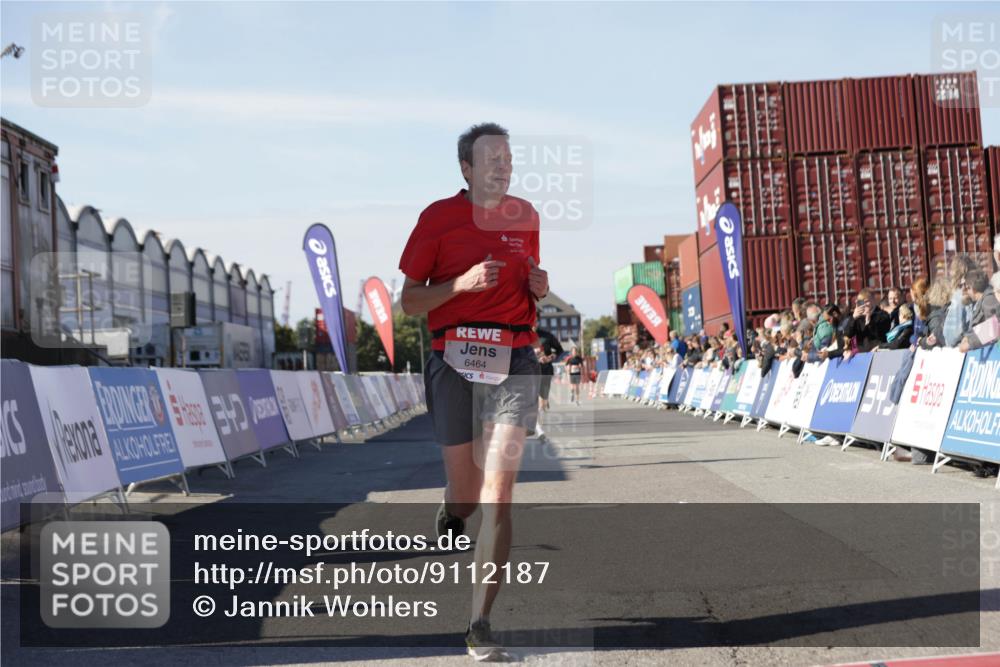 03.10.2025 - Köhlbrandbrückenlauf Jannik Wohlers http://msf.ph/oto/9112187 03.10.2025 13:00:53 Ziel 4018, 4069, 4177, 4820, 6042, 6464, 6525 meine-sportfotos.de