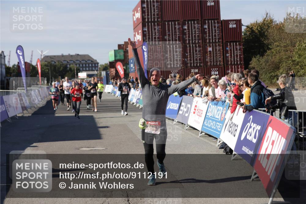 03.10.2025 - Köhlbrandbrückenlauf Jannik Wohlers http://msf.ph/oto/9112191 03.10.2025 13:31:07 Ziel 4734, 5185, 5206, 5349, 5938, 6375 meine-sportfotos.de