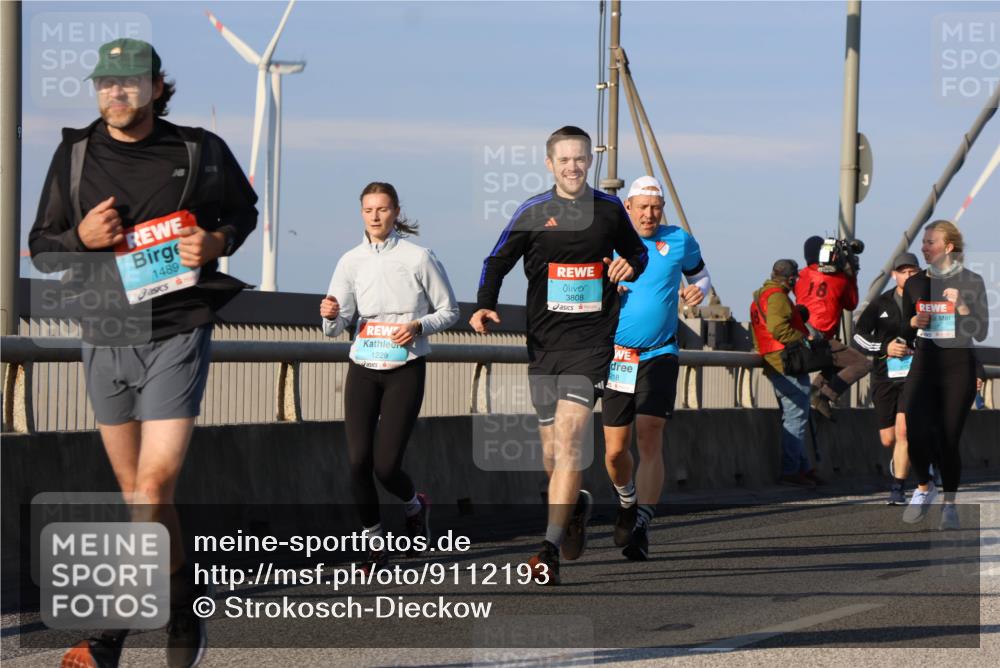 03.10.2025 - Köhlbrandbrückenlauf Strokosch-Dieckow http://msf.ph/oto/9112193 03.10.2025 09:45:29 Position 2 1489, 1229, 3808 meine-sportfotos.de