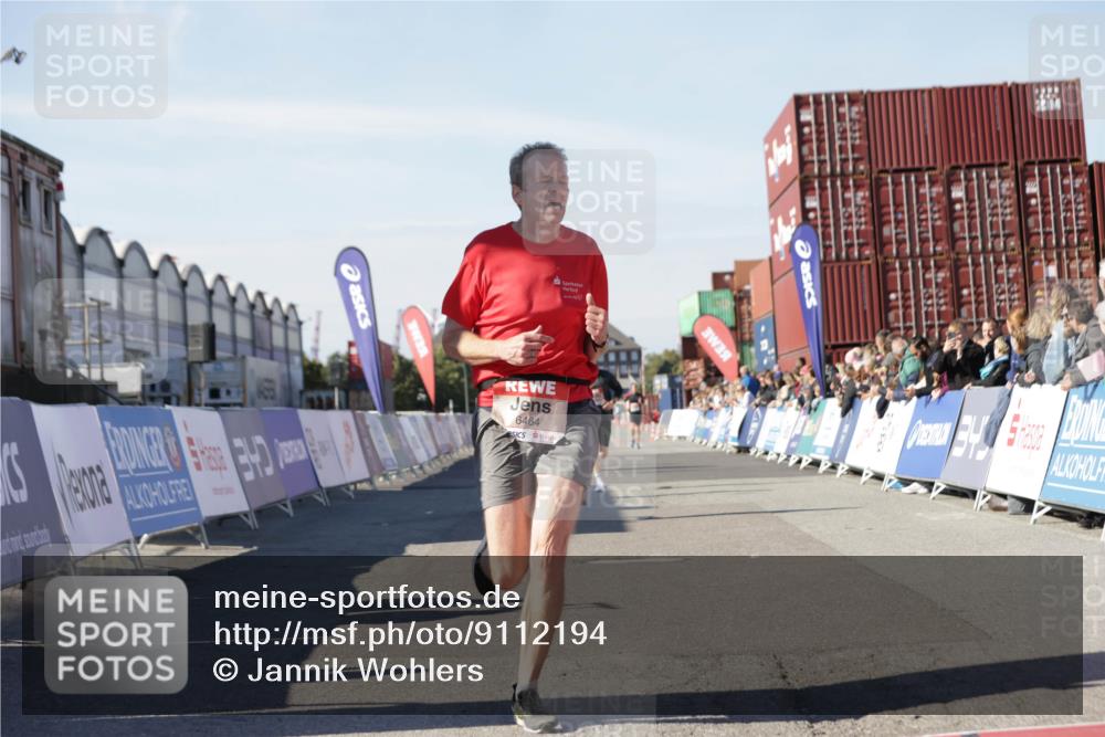 03.10.2025 - Köhlbrandbrückenlauf Jannik Wohlers http://msf.ph/oto/9112194 03.10.2025 13:00:53 Ziel 4018, 4069, 4177, 4820, 6042, 6464, 6525 meine-sportfotos.de
