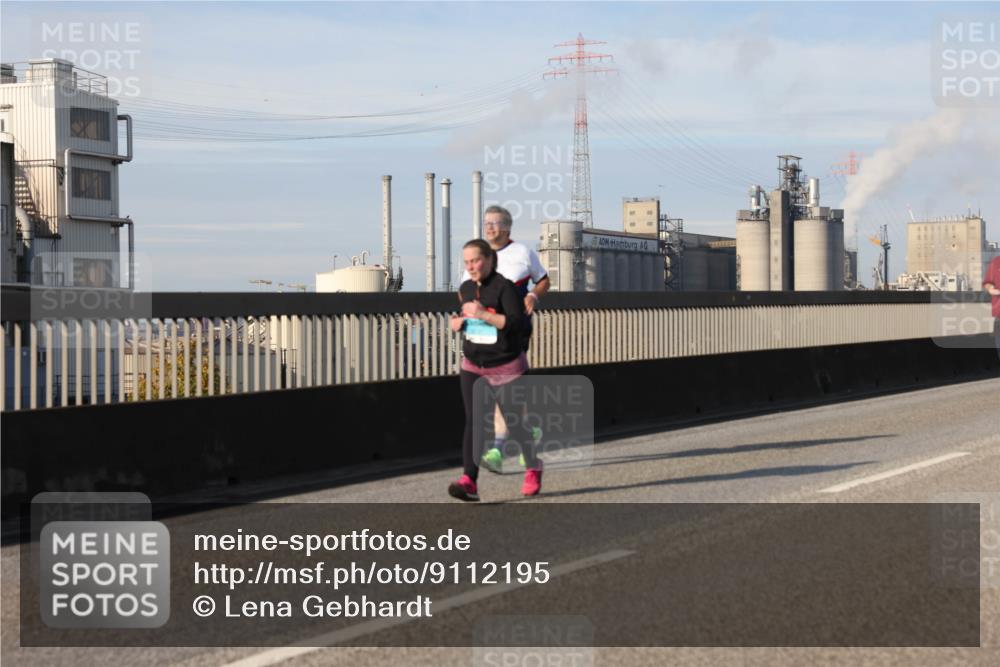 03.10.2025 - Köhlbrandbrückenlauf Lena Gebhardt http://msf.ph/oto/9112195 03.10.2025 10:15:55 Position 2  meine-sportfotos.de