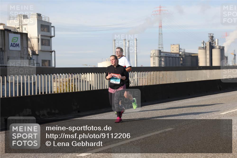 03.10.2025 - Köhlbrandbrückenlauf Lena Gebhardt http://msf.ph/oto/9112206 03.10.2025 10:15:56 Position 2 3131 meine-sportfotos.de