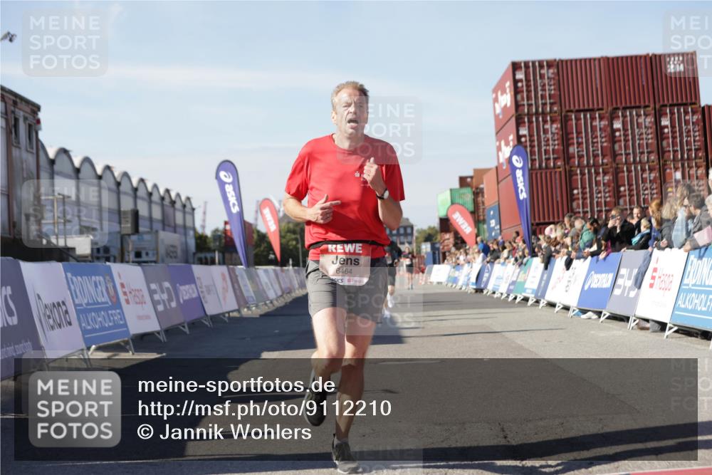 03.10.2025 - Köhlbrandbrückenlauf Jannik Wohlers http://msf.ph/oto/9112210 03.10.2025 13:00:53 Ziel 4018, 4069, 4177, 4820, 6042, 6464, 6525 meine-sportfotos.de