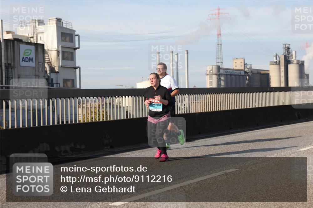 03.10.2025 - Köhlbrandbrückenlauf Lena Gebhardt http://msf.ph/oto/9112216 03.10.2025 10:15:56 Position 2 3131 meine-sportfotos.de