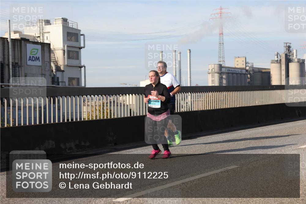 03.10.2025 - Köhlbrandbrückenlauf Lena Gebhardt http://msf.ph/oto/9112225 03.10.2025 10:15:56 Position 2 3131 meine-sportfotos.de