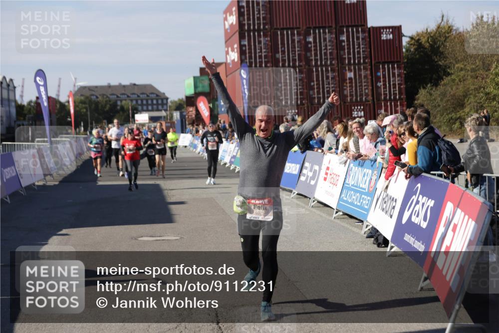 03.10.2025 - Köhlbrandbrückenlauf Jannik Wohlers http://msf.ph/oto/9112231 03.10.2025 13:31:07 Ziel 4734, 5185, 5206, 5349, 5938, 6375 meine-sportfotos.de