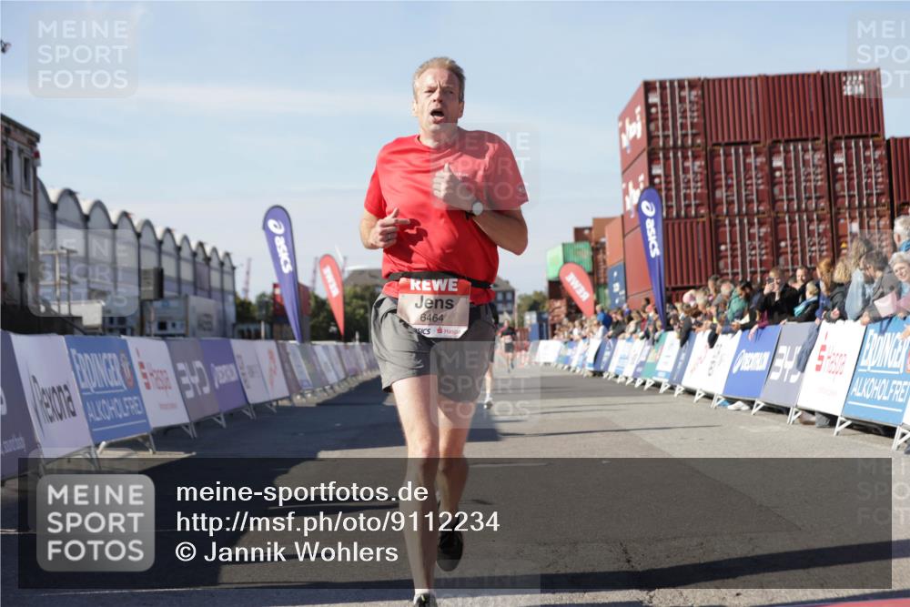 03.10.2025 - Köhlbrandbrückenlauf Jannik Wohlers http://msf.ph/oto/9112234 03.10.2025 13:00:53 Ziel 4018, 4069, 4177, 4820, 6042, 6464, 6525 meine-sportfotos.de