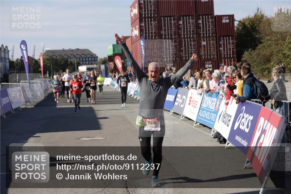 03.10.2025 - Köhlbrandbrückenlauf Jannik Wohlers http://msf.ph/oto/9112237 03.10.2025 13:31:07 Ziel 4734, 5185, 5206, 5349, 5938, 6375 meine-sportfotos.de