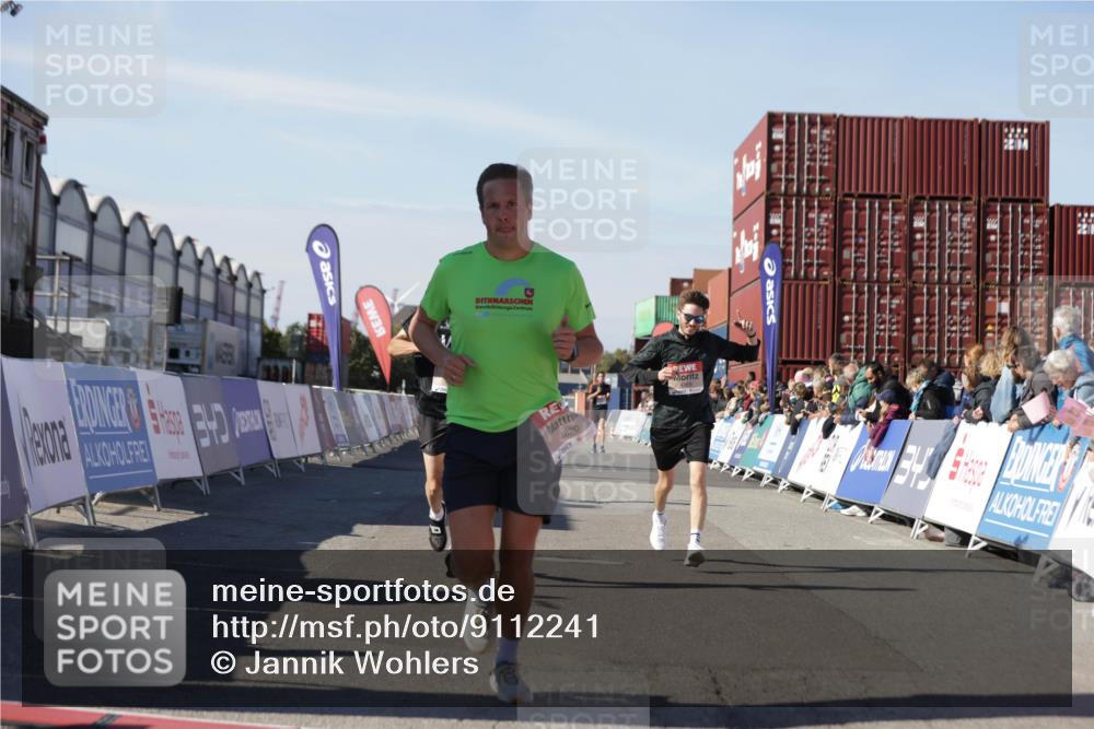 03.10.2025 - Köhlbrandbrückenlauf Jannik Wohlers http://msf.ph/oto/9112241 03.10.2025 13:00:56 Ziel 4069, 4177, 4407, 4425, 4512, 4820, 6042, 6464, 6525 meine-sportfotos.de
