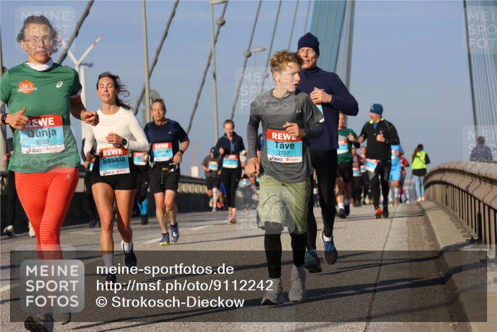 03.10.2025 - Köhlbrandbrückenlauf Strokosch-Dieckow http://msf.ph/oto/9112242 03.10.2025 09:45:34 Position 2 3709, 1203, 3707 meine-sportfotos.de