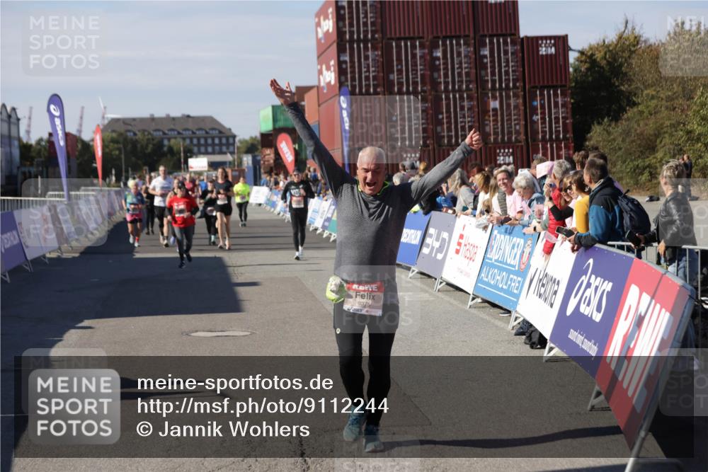 03.10.2025 - Köhlbrandbrückenlauf Jannik Wohlers http://msf.ph/oto/9112244 03.10.2025 13:31:07 Ziel 4734, 5185, 5206, 5349, 5938, 6375 meine-sportfotos.de