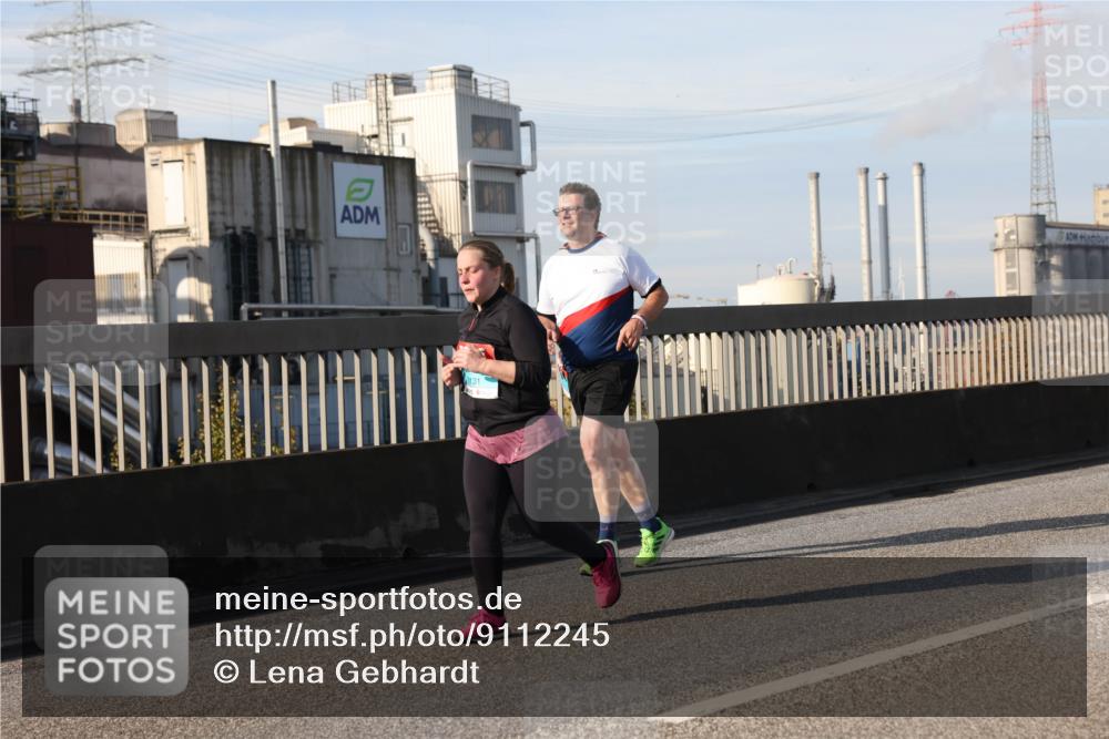 03.10.2025 - Köhlbrandbrückenlauf Lena Gebhardt http://msf.ph/oto/9112245 03.10.2025 10:15:57 Position 2  meine-sportfotos.de