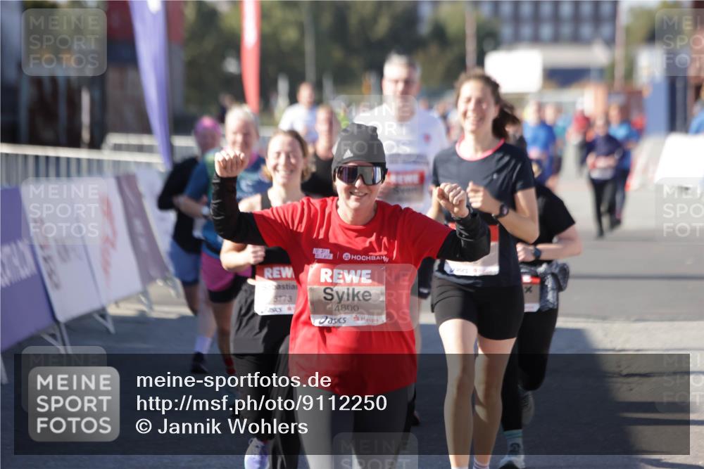 03.10.2025 - Köhlbrandbrückenlauf Jannik Wohlers http://msf.ph/oto/9112250 03.10.2025 13:31:13 Ziel 4800, 4967, 5310, 5362, 5378, 5772, 5773, 6242, 6243, 6375, 6559 meine-sportfotos.de