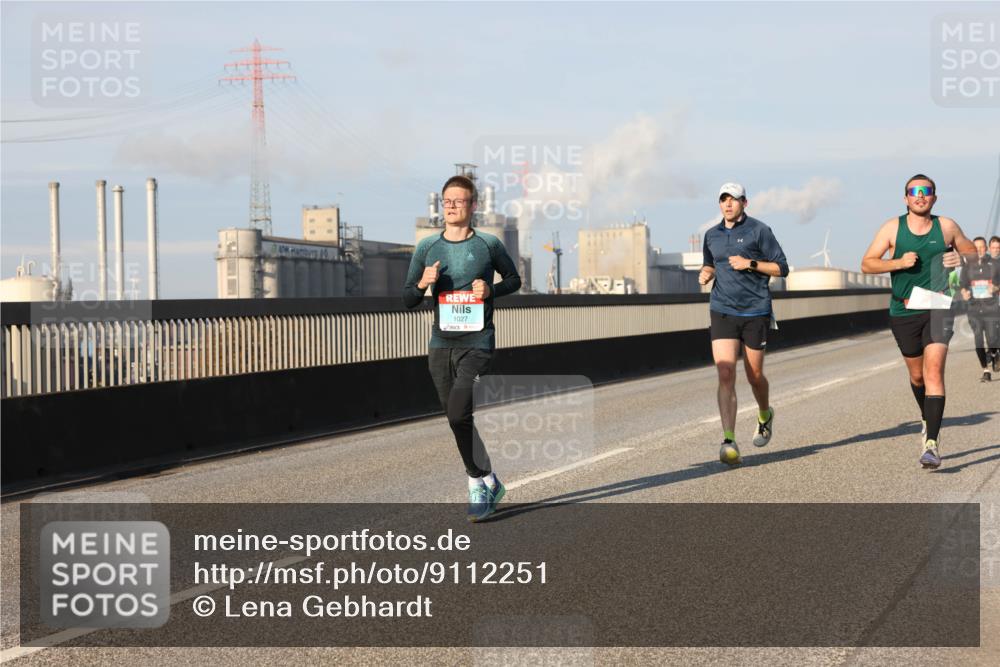 03.10.2025 - Köhlbrandbrückenlauf Lena Gebhardt http://msf.ph/oto/9112251 03.10.2025 09:42:22 Position 2 4, 1027 meine-sportfotos.de