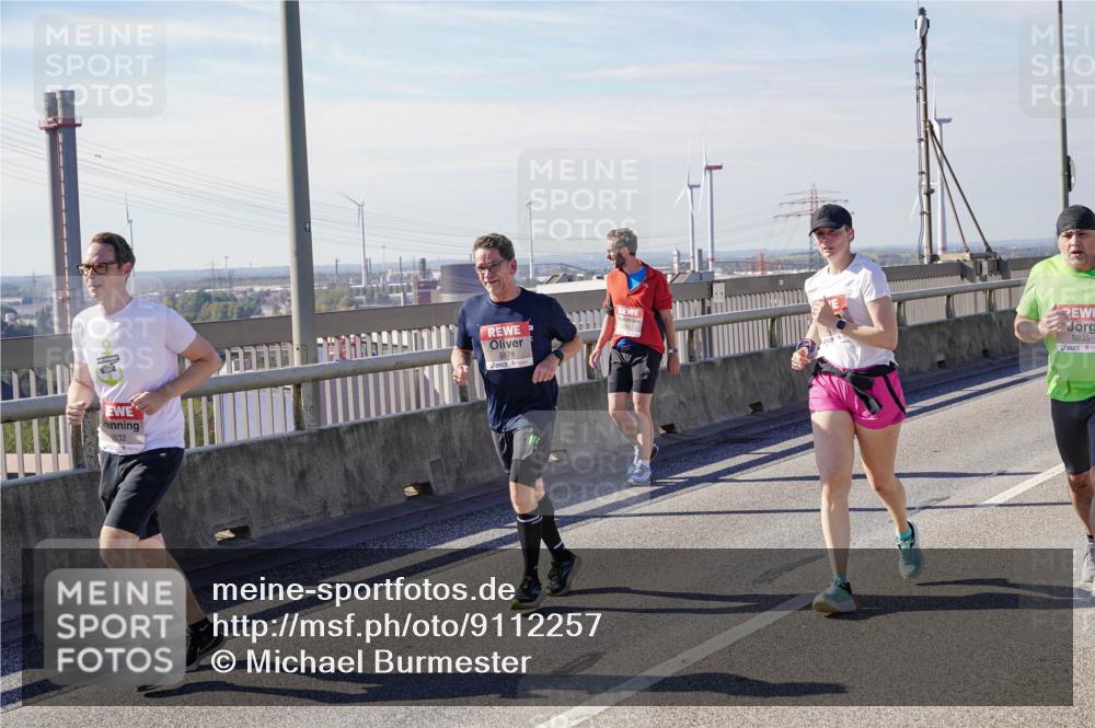 03.10.2025 - Köhlbrandbrückenlauf Michael Burmester http://msf.ph/oto/9112257 03.10.2025 12:54:24 Position 2 532, 5578, 5235 meine-sportfotos.de