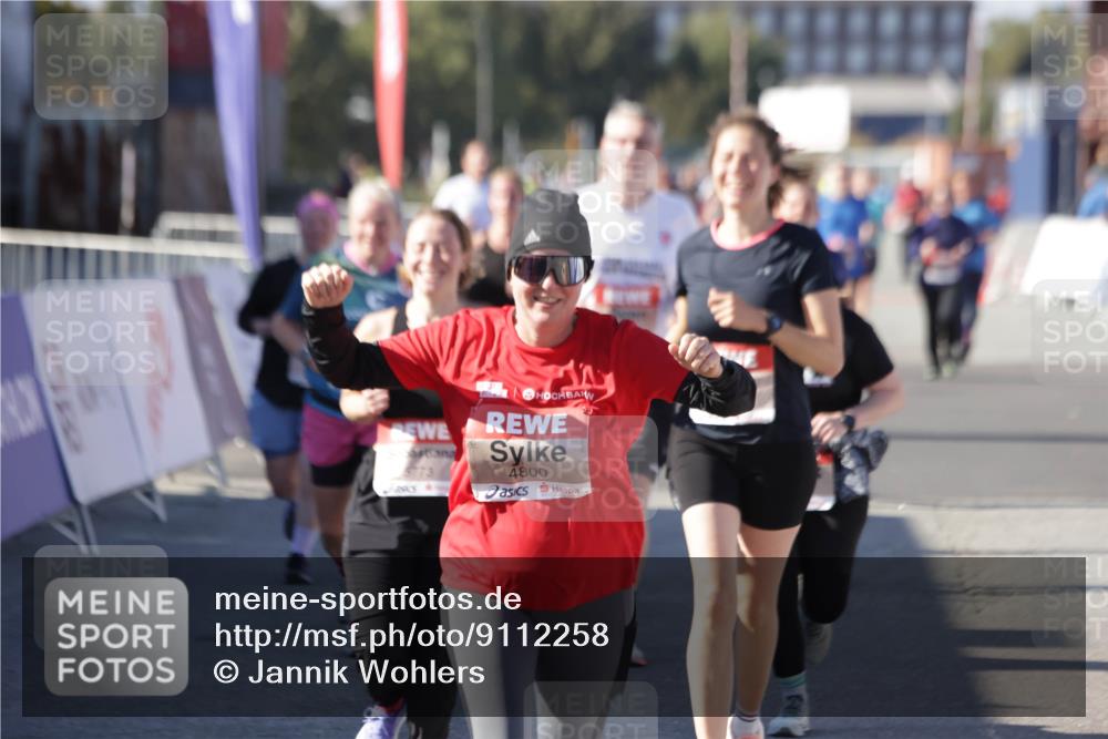 03.10.2025 - Köhlbrandbrückenlauf Jannik Wohlers http://msf.ph/oto/9112258 03.10.2025 13:31:13 Ziel 4800, 4967, 5310, 5362, 5378, 5772, 5773, 6242, 6243, 6375, 6559 meine-sportfotos.de