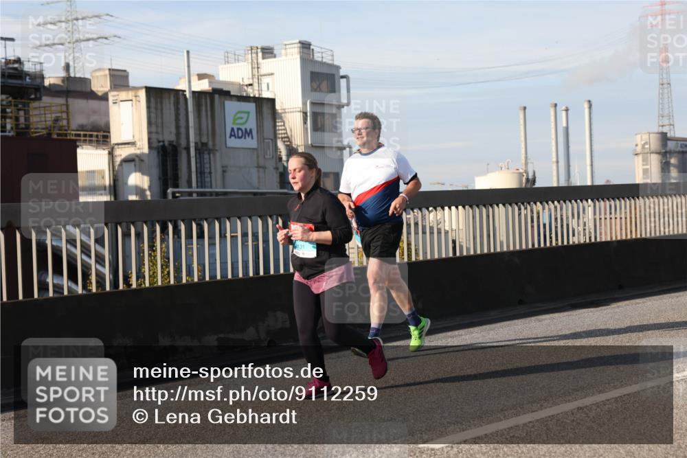 03.10.2025 - Köhlbrandbrückenlauf Lena Gebhardt http://msf.ph/oto/9112259 03.10.2025 10:15:57 Position 2 131 meine-sportfotos.de