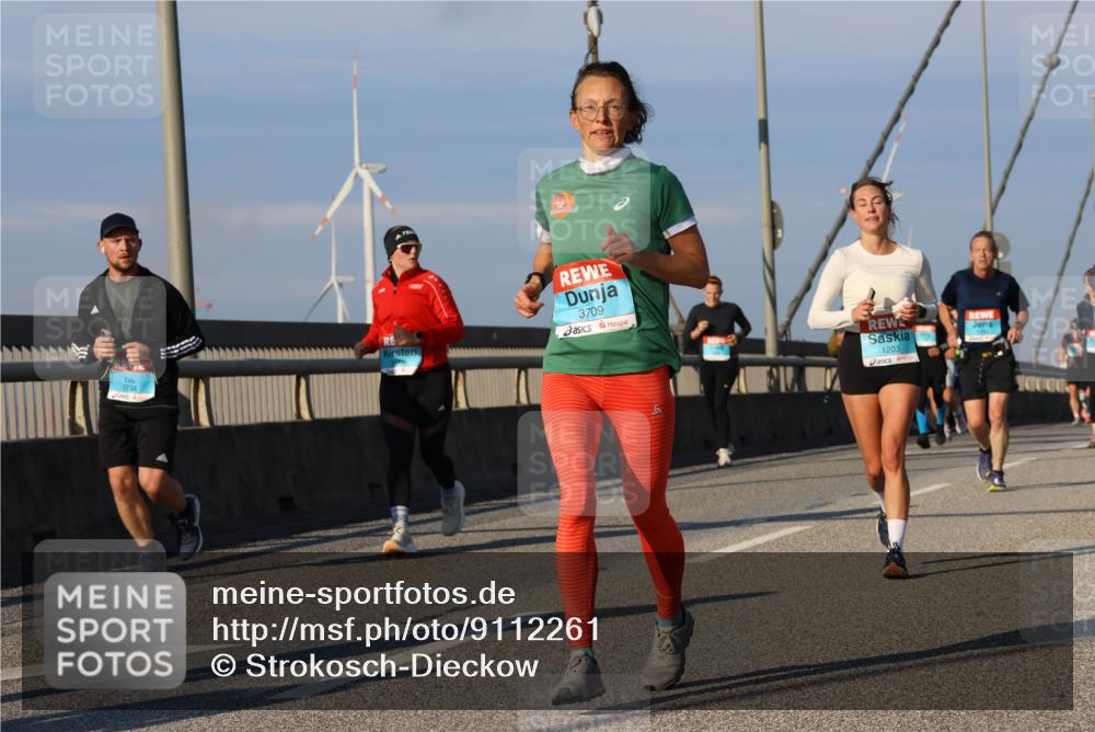 03.10.2025 - Köhlbrandbrückenlauf Strokosch-Dieckow http://msf.ph/oto/9112261 03.10.2025 09:45:35 Position 2 3709, 6, 1203 meine-sportfotos.de