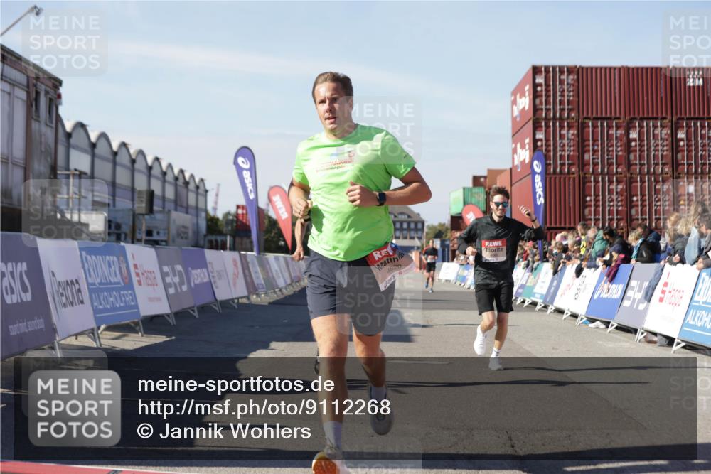 03.10.2025 - Köhlbrandbrückenlauf Jannik Wohlers http://msf.ph/oto/9112268 03.10.2025 13:00:56 Ziel 4069, 4177, 4407, 4425, 4512, 4820, 6042, 6464, 6525 meine-sportfotos.de