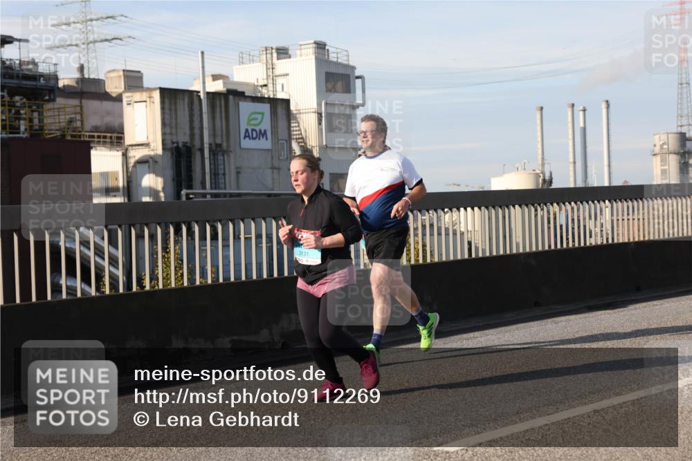 03.10.2025 - Köhlbrandbrückenlauf Lena Gebhardt http://msf.ph/oto/9112269 03.10.2025 10:15:57 Position 2 3131 meine-sportfotos.de