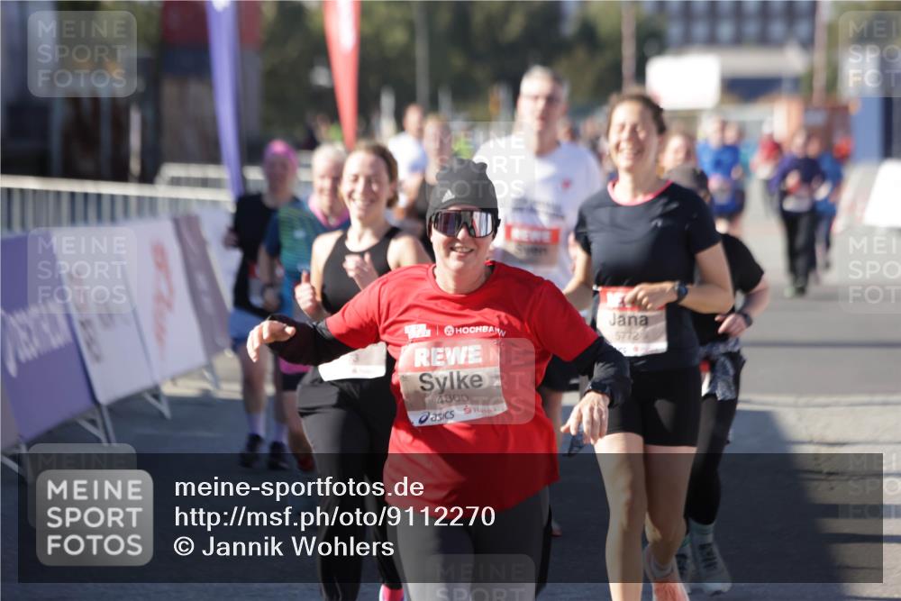 03.10.2025 - Köhlbrandbrückenlauf Jannik Wohlers http://msf.ph/oto/9112270 03.10.2025 13:31:13 Ziel 4800, 4967, 5310, 5362, 5378, 5772, 5773, 6242, 6243, 6375, 6559 meine-sportfotos.de