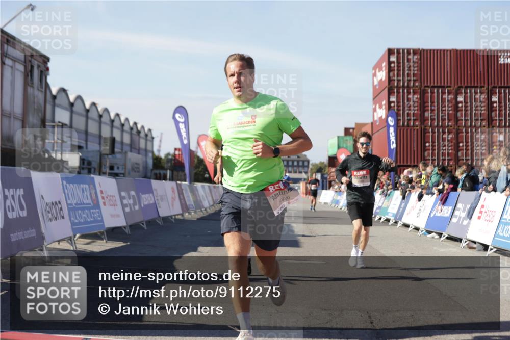 03.10.2025 - Köhlbrandbrückenlauf Jannik Wohlers http://msf.ph/oto/9112275 03.10.2025 13:00:56 Ziel 4069, 4177, 4407, 4425, 4512, 4820, 6042, 6464, 6525 meine-sportfotos.de